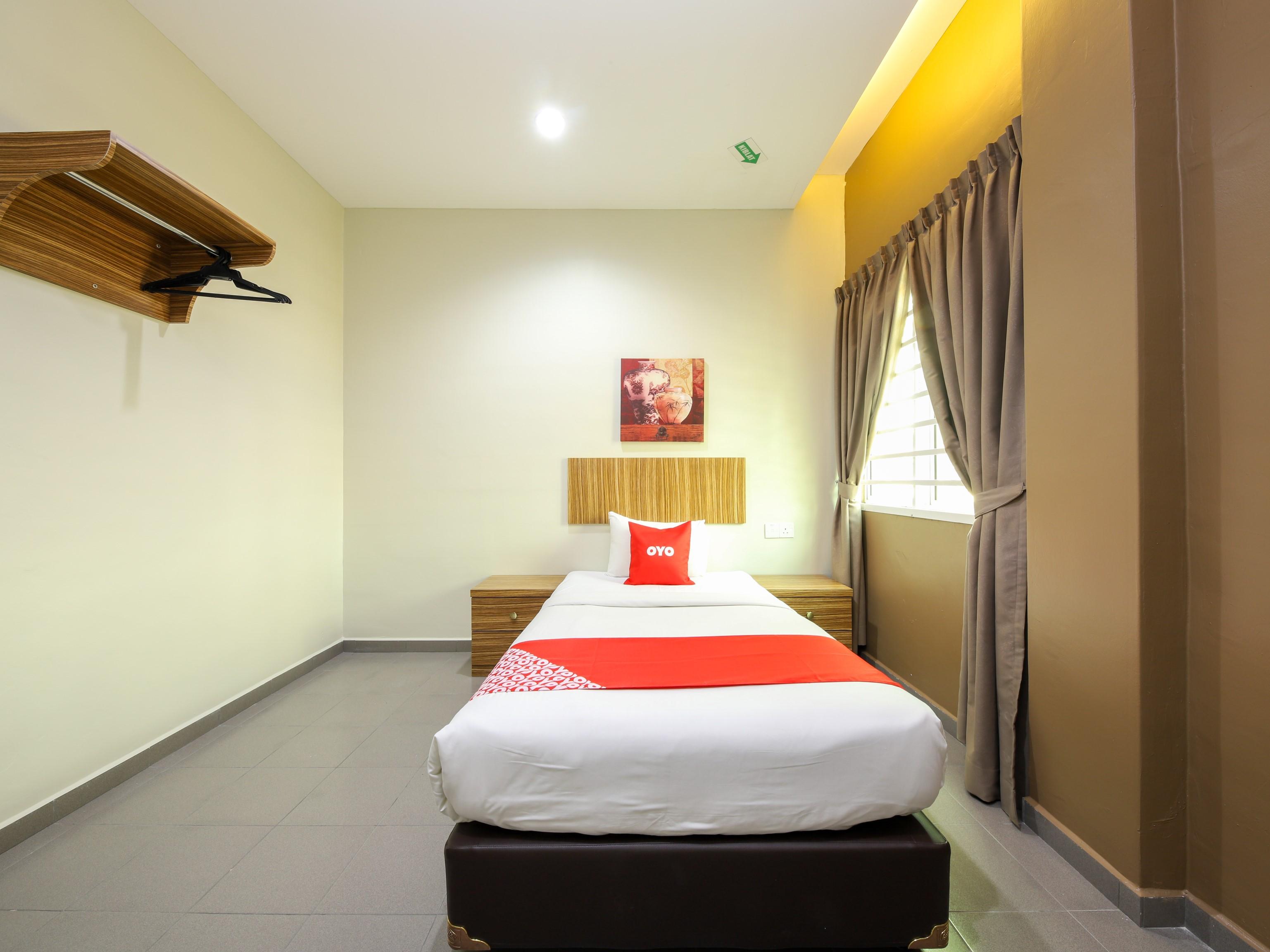 Oyo 89839 Riaz Hotel Malacca Exteriör bild