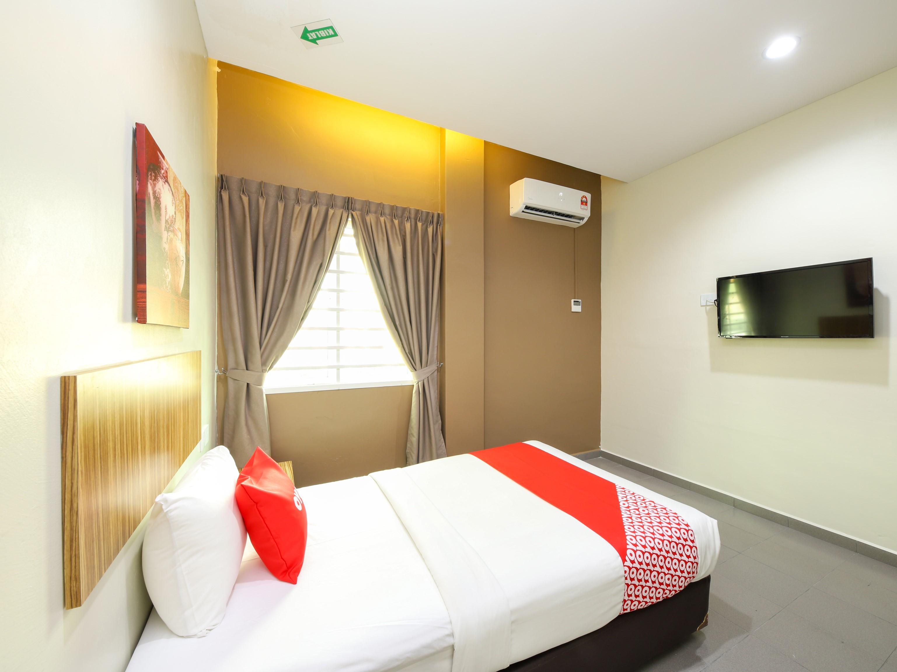 Oyo 89839 Riaz Hotel Malacca Exteriör bild