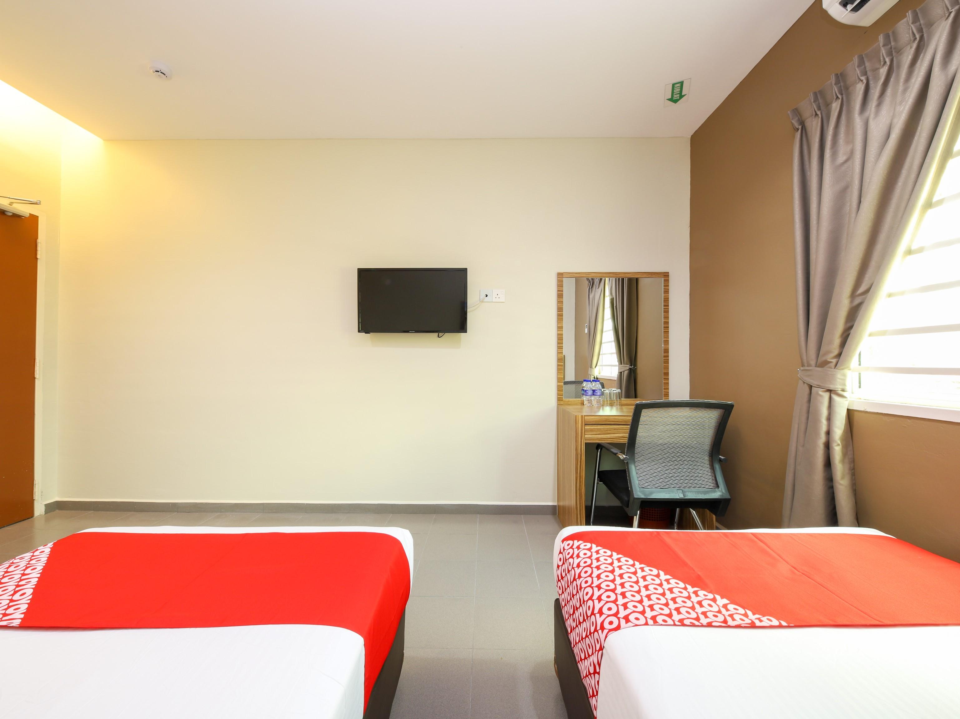 Oyo 89839 Riaz Hotel Malacca Exteriör bild