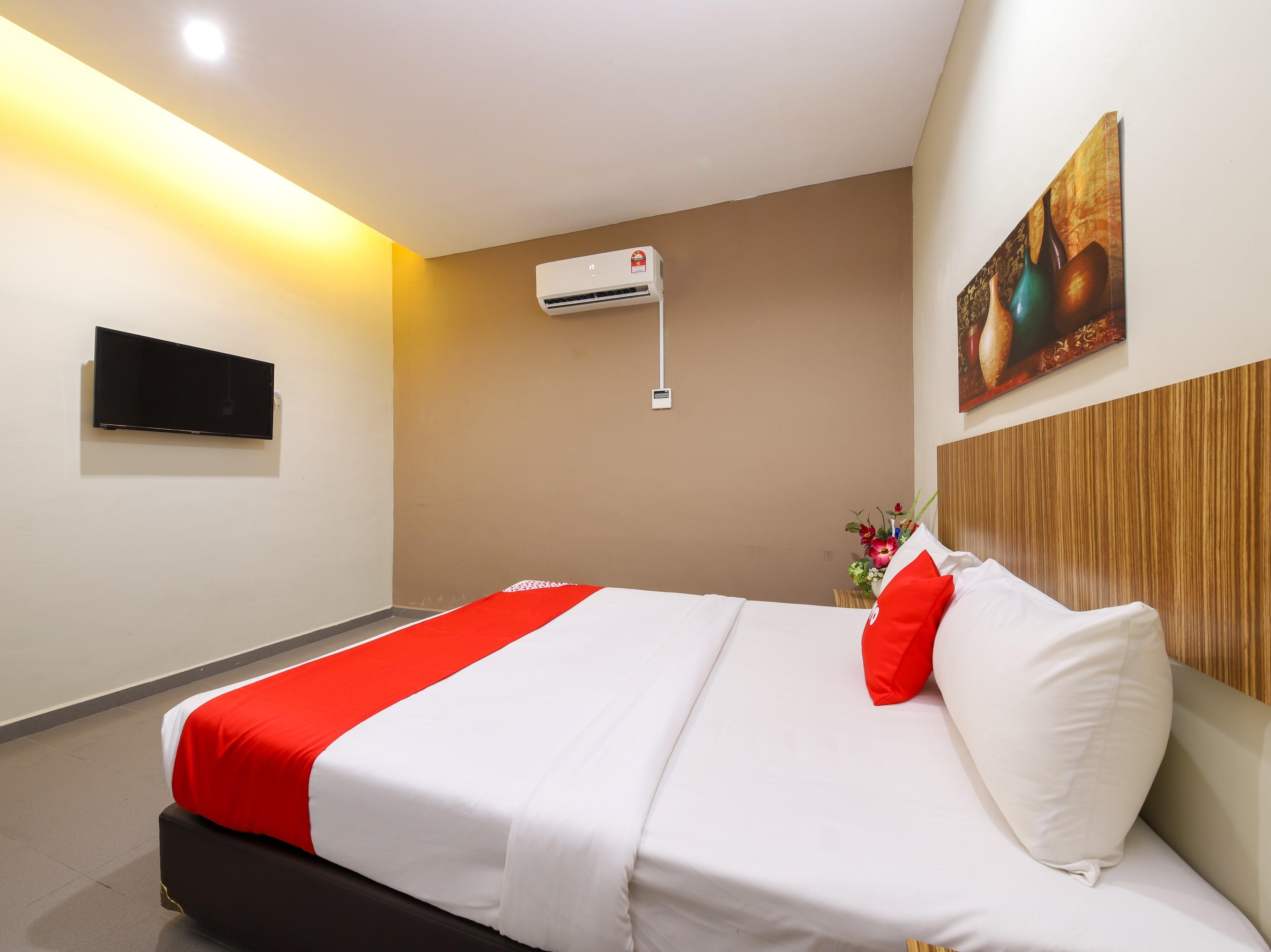 Oyo 89839 Riaz Hotel Malacca Exteriör bild