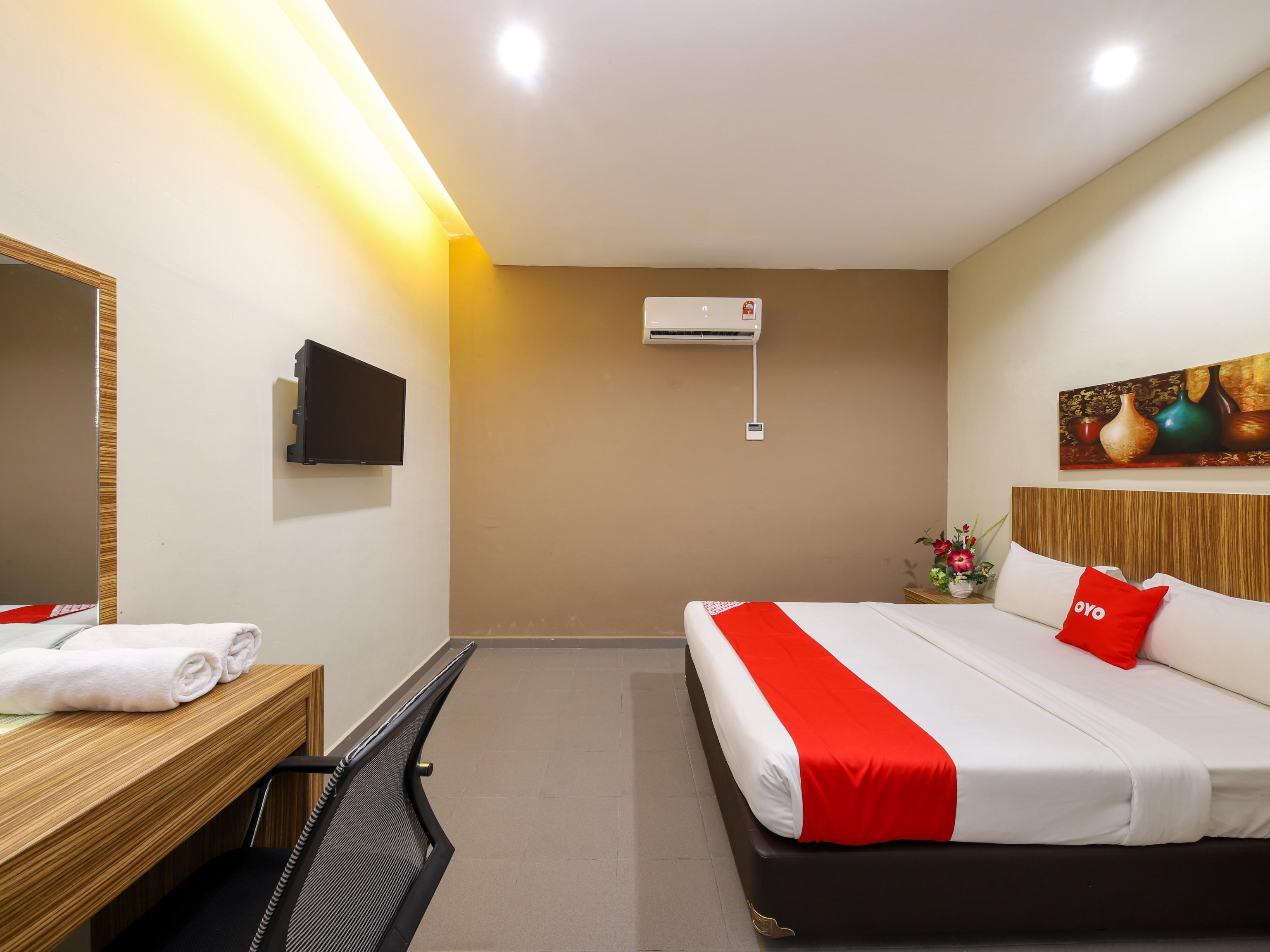 Oyo 89839 Riaz Hotel Malacca Exteriör bild