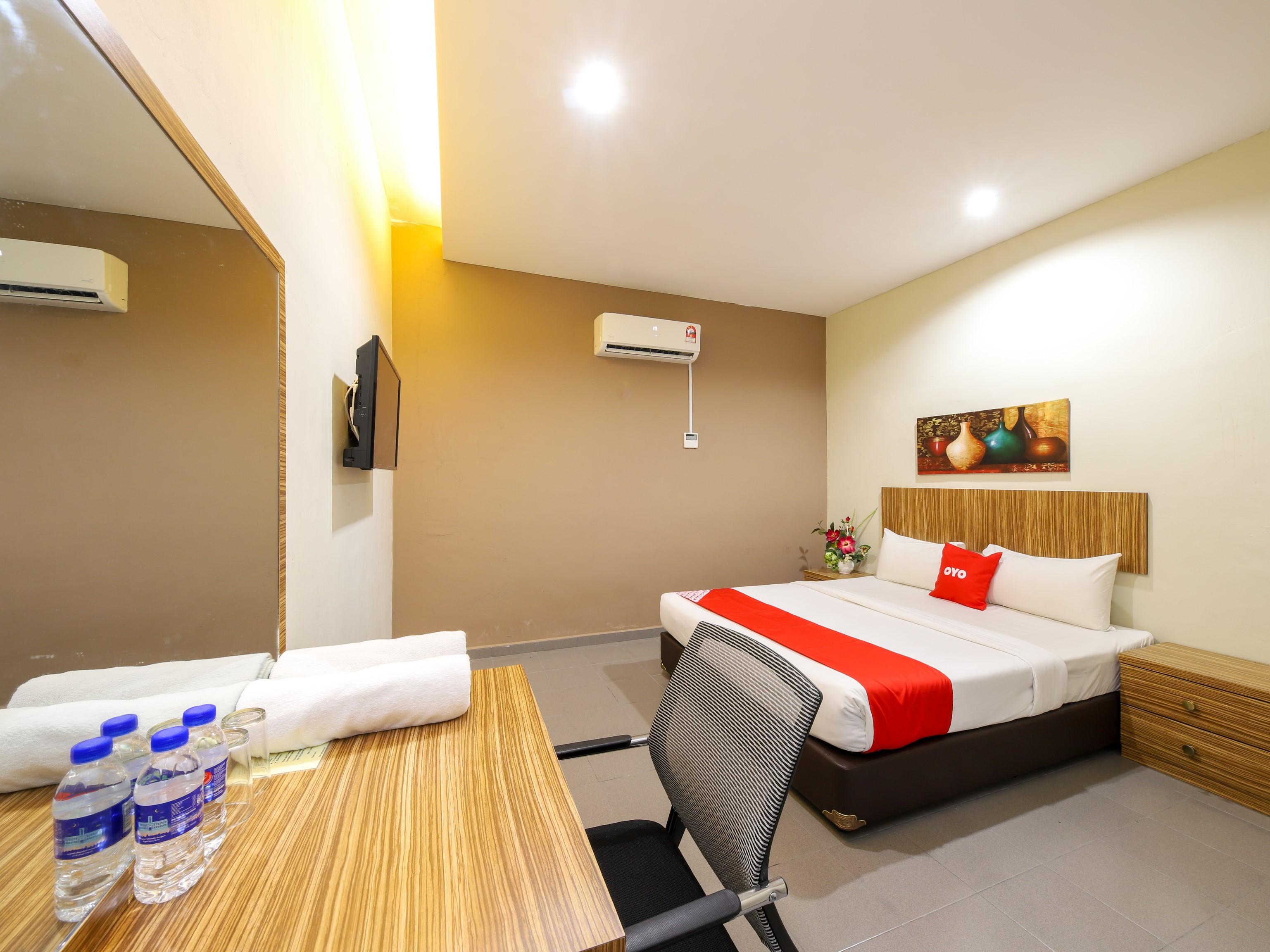 Oyo 89839 Riaz Hotel Malacca Exteriör bild