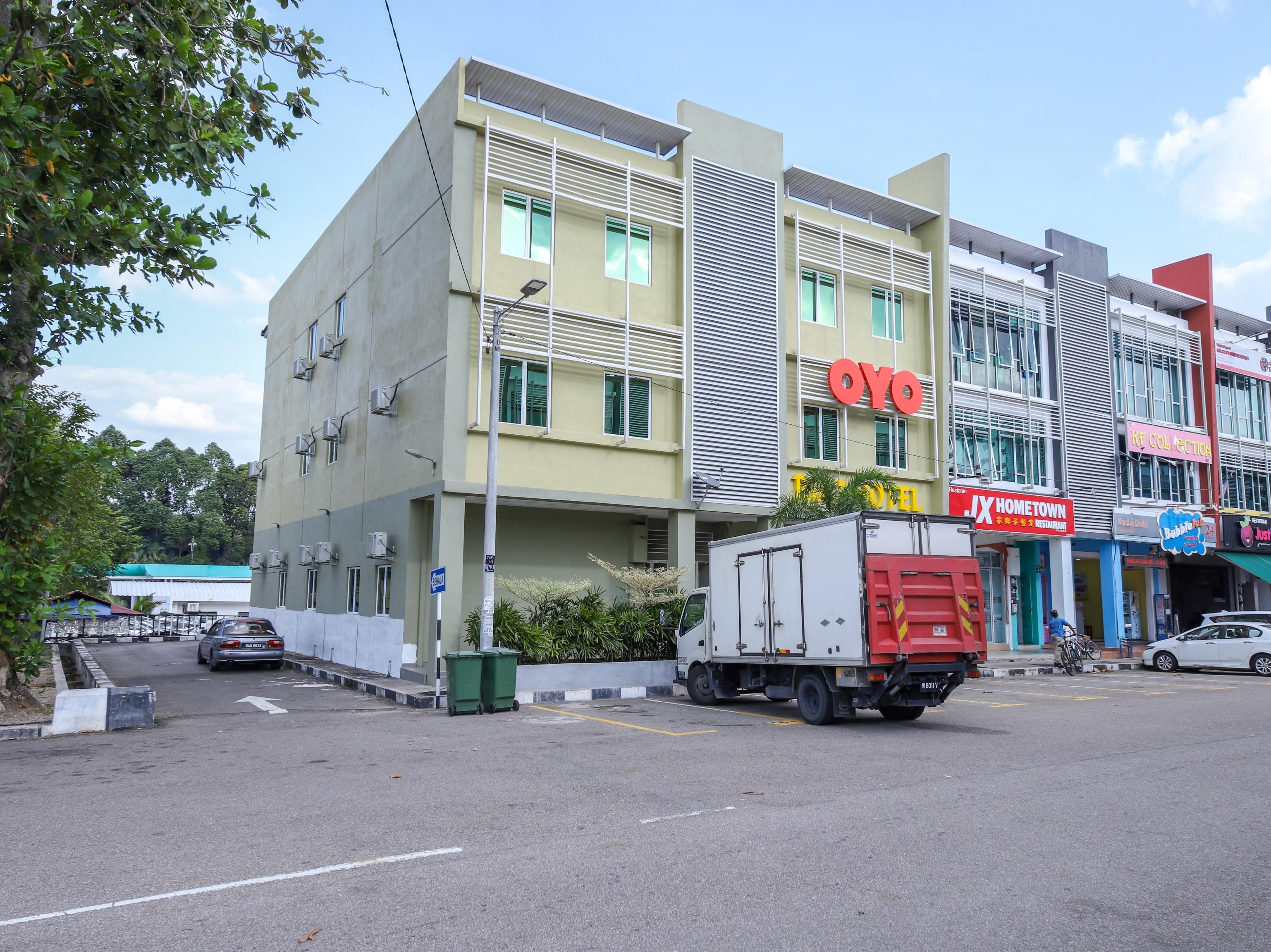 Oyo 89839 Riaz Hotel Malacca Exteriör bild