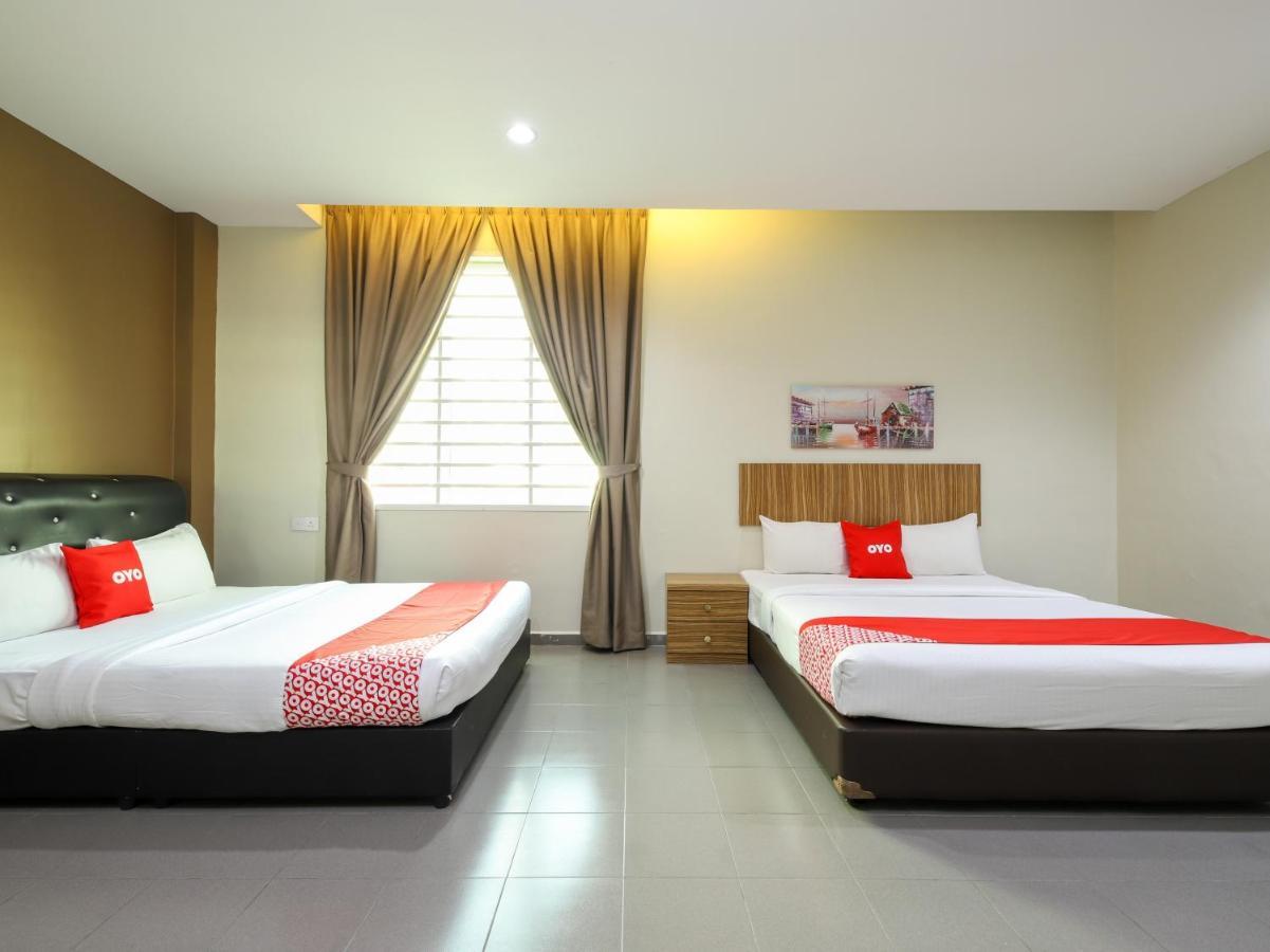 Oyo 89839 Riaz Hotel Malacca Exteriör bild