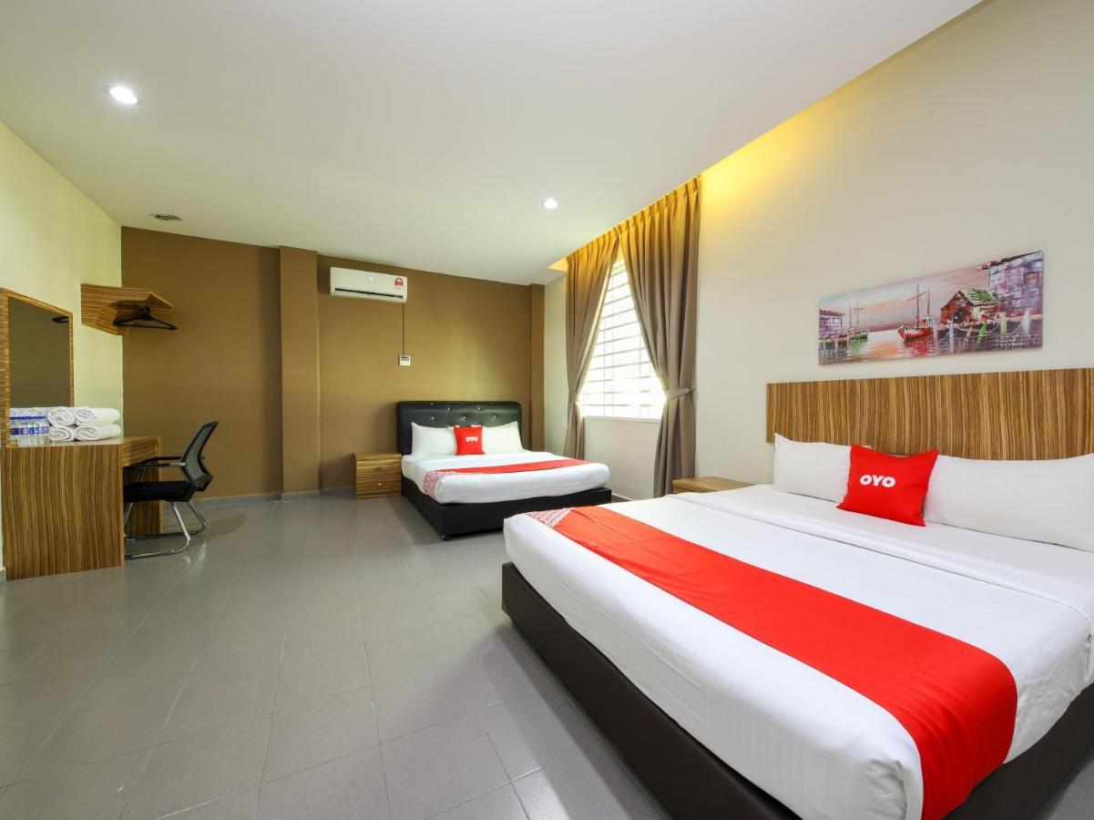 Oyo 89839 Riaz Hotel Malacca Exteriör bild