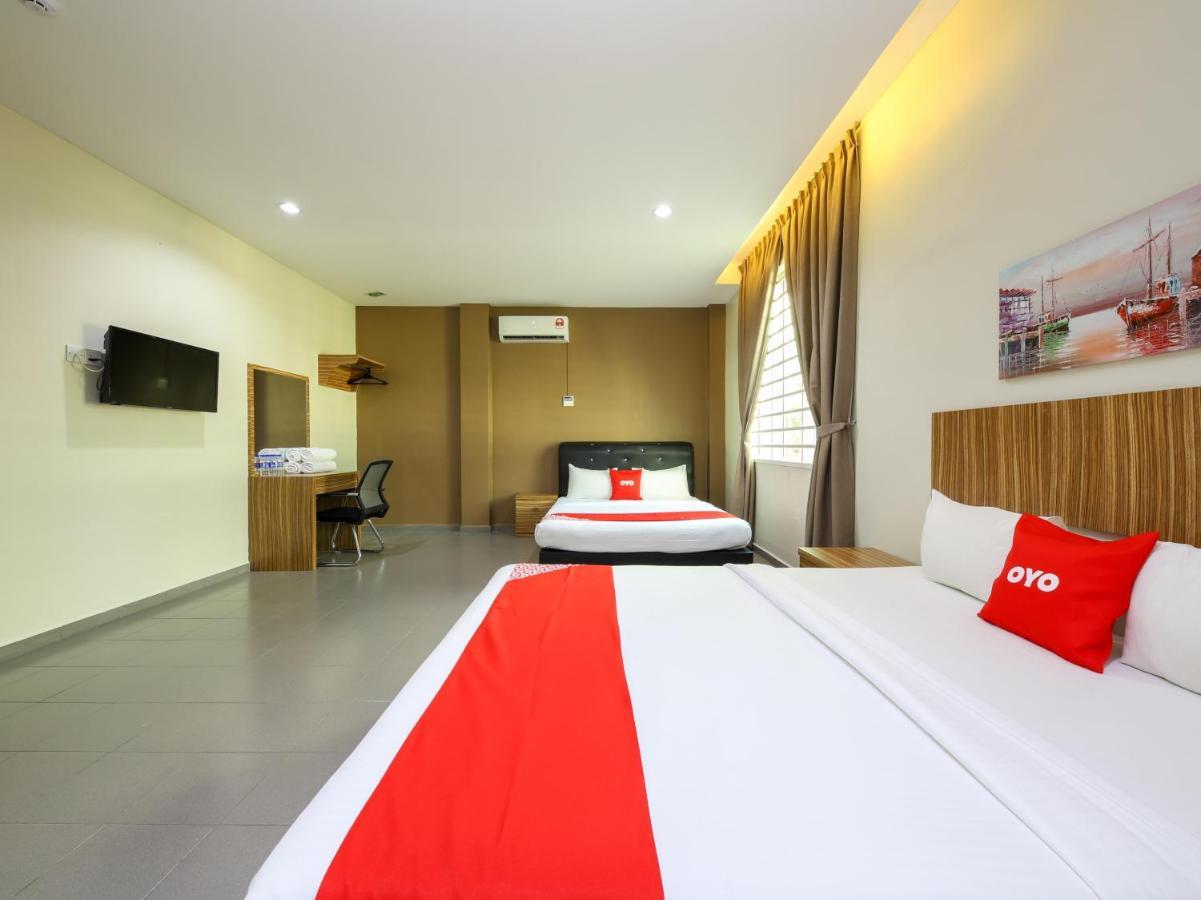 Oyo 89839 Riaz Hotel Malacca Exteriör bild